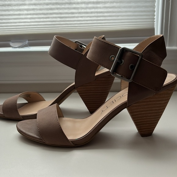 LAST CHANCE - NWOT Sole Society Sandals Taupe Size 8.5 - Picture 1 of 8